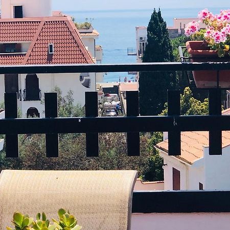 Sea View 2 Bedroom Vacation Apartment Giardini-Naxos Zewnętrze zdjęcie