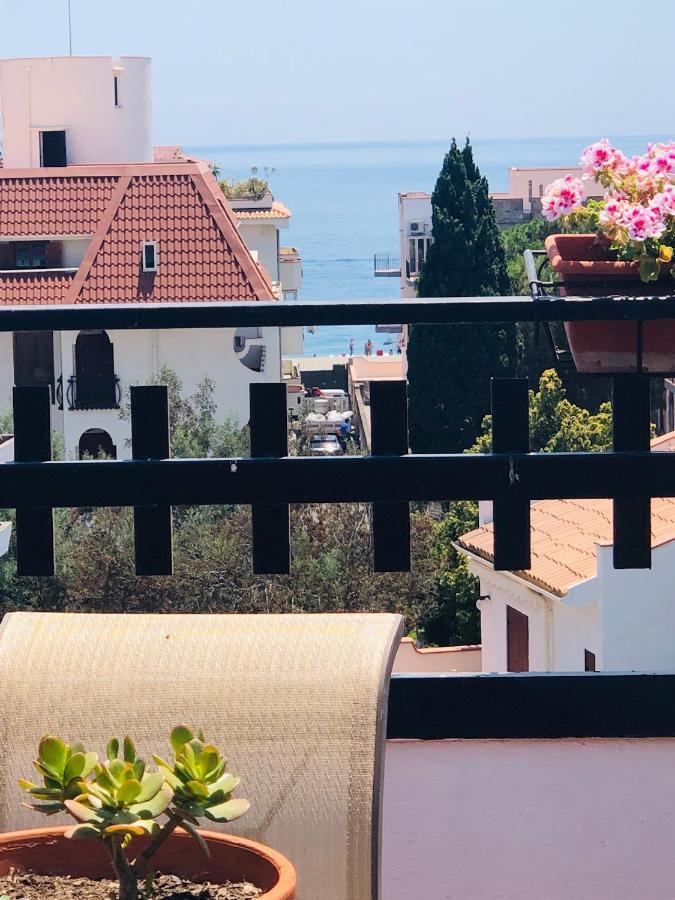 Sea View 2 Bedroom Vacation Apartment Giardini-Naxos Zewnętrze zdjęcie