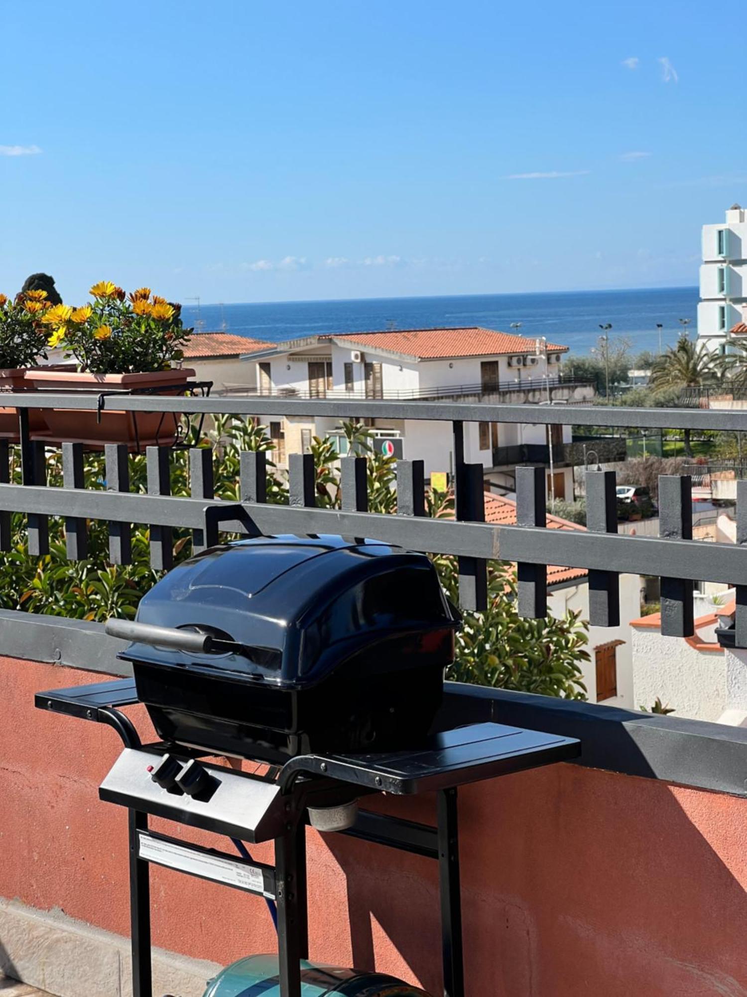Sea View 2 Bedroom Vacation Apartment Giardini-Naxos Zewnętrze zdjęcie